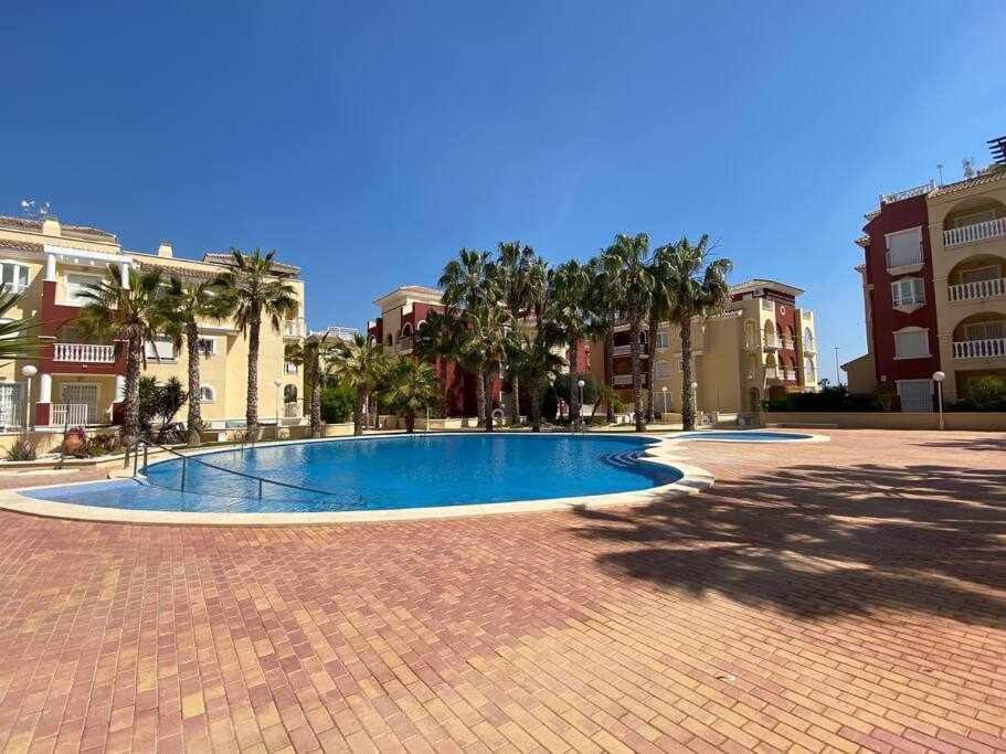 Acogedor Apartamento Cerca De La Playa Los Alcázares Exterior foto